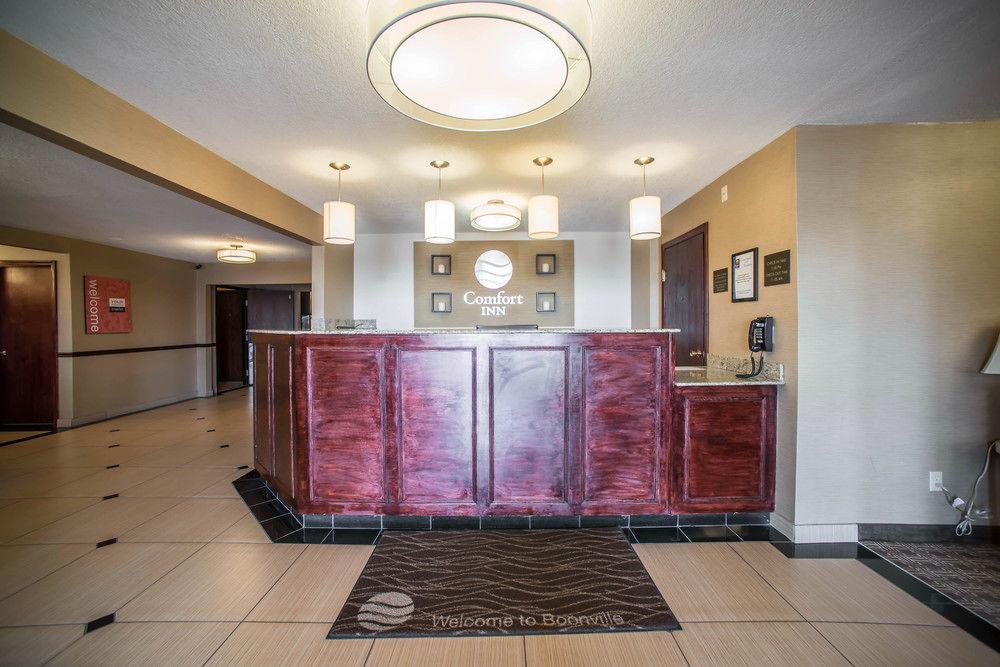 Quality Inn & Suites Boonville - Columbia Extérieur photo