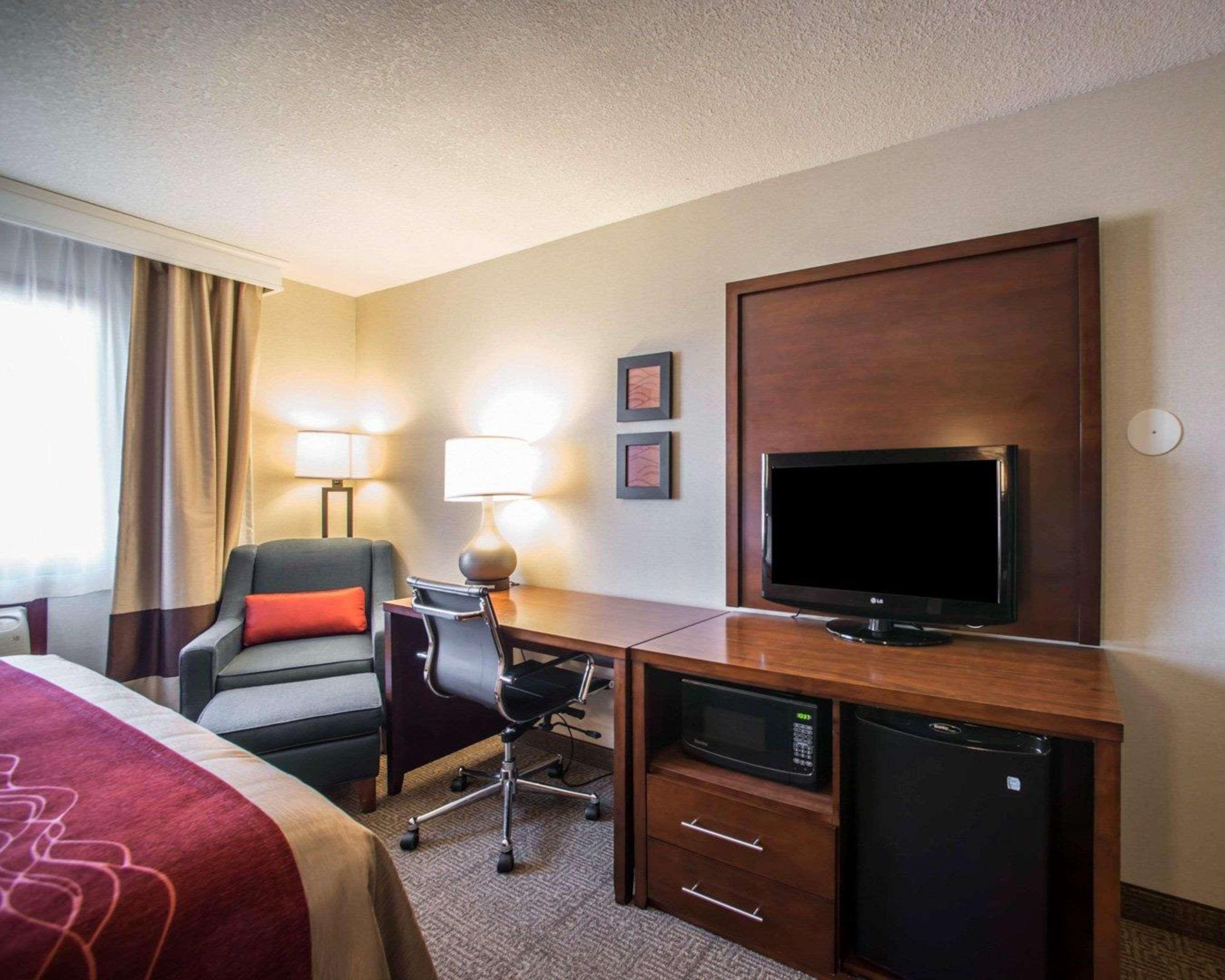 Quality Inn & Suites Boonville - Columbia Extérieur photo
