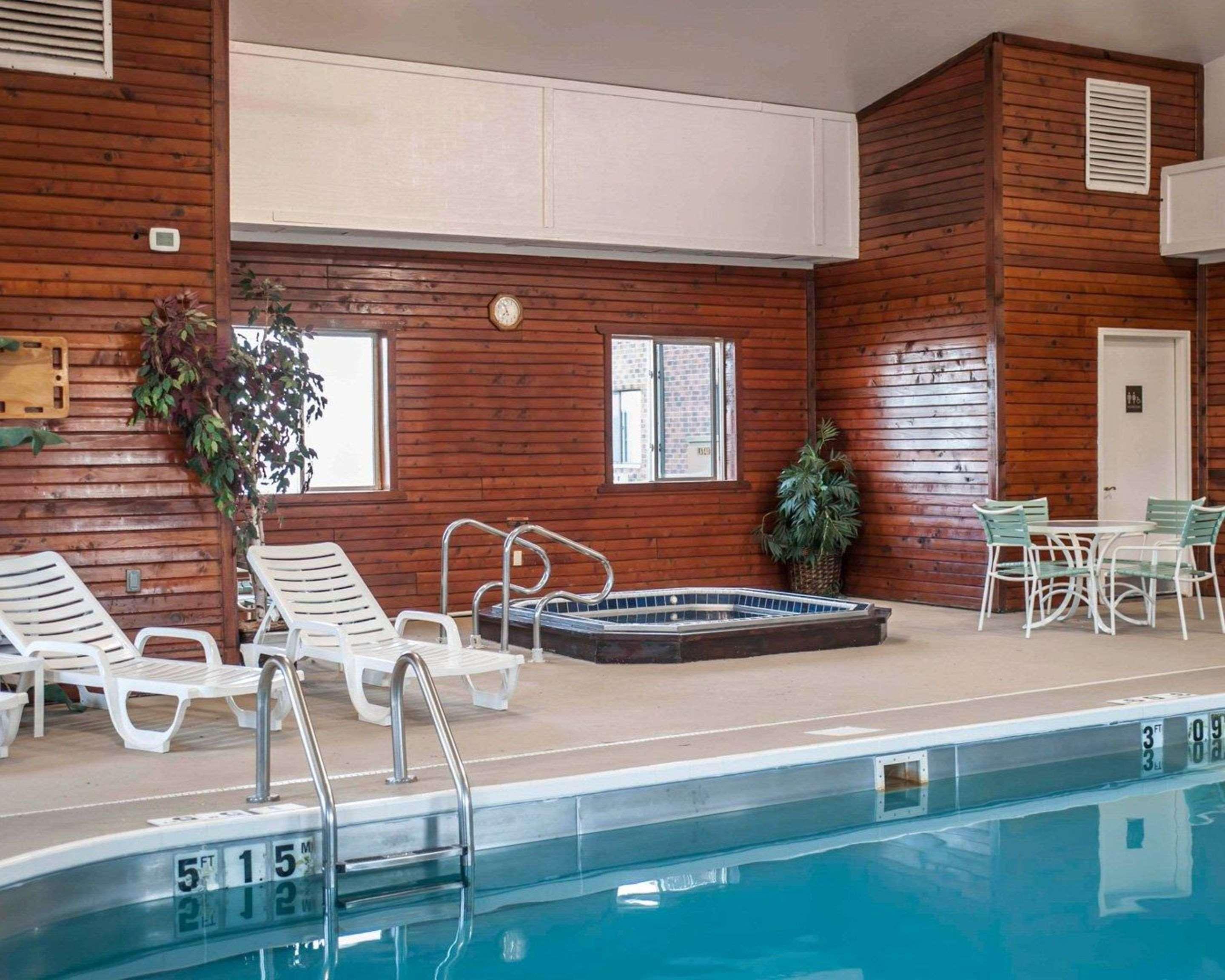 Quality Inn & Suites Boonville - Columbia Extérieur photo