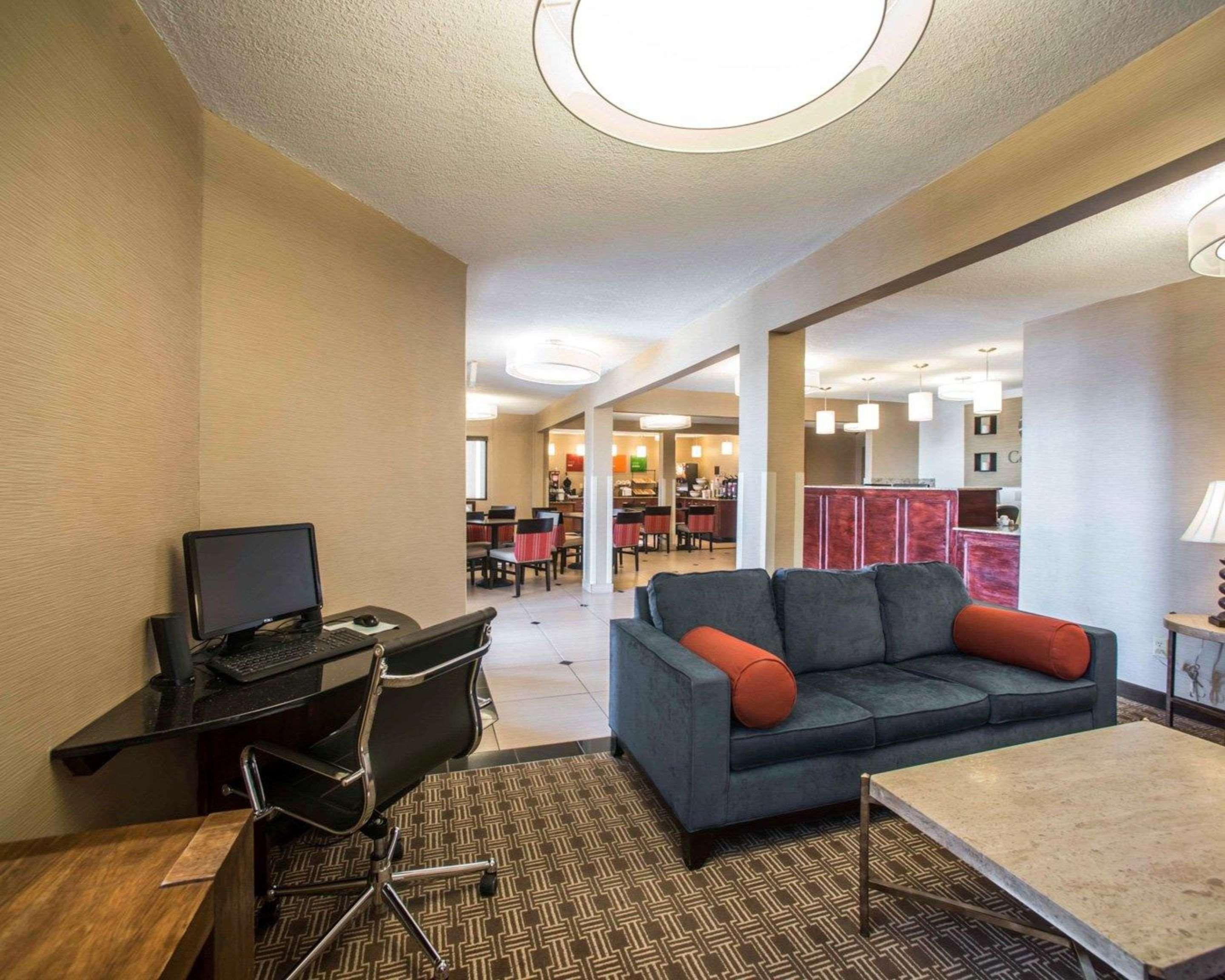Quality Inn & Suites Boonville - Columbia Extérieur photo