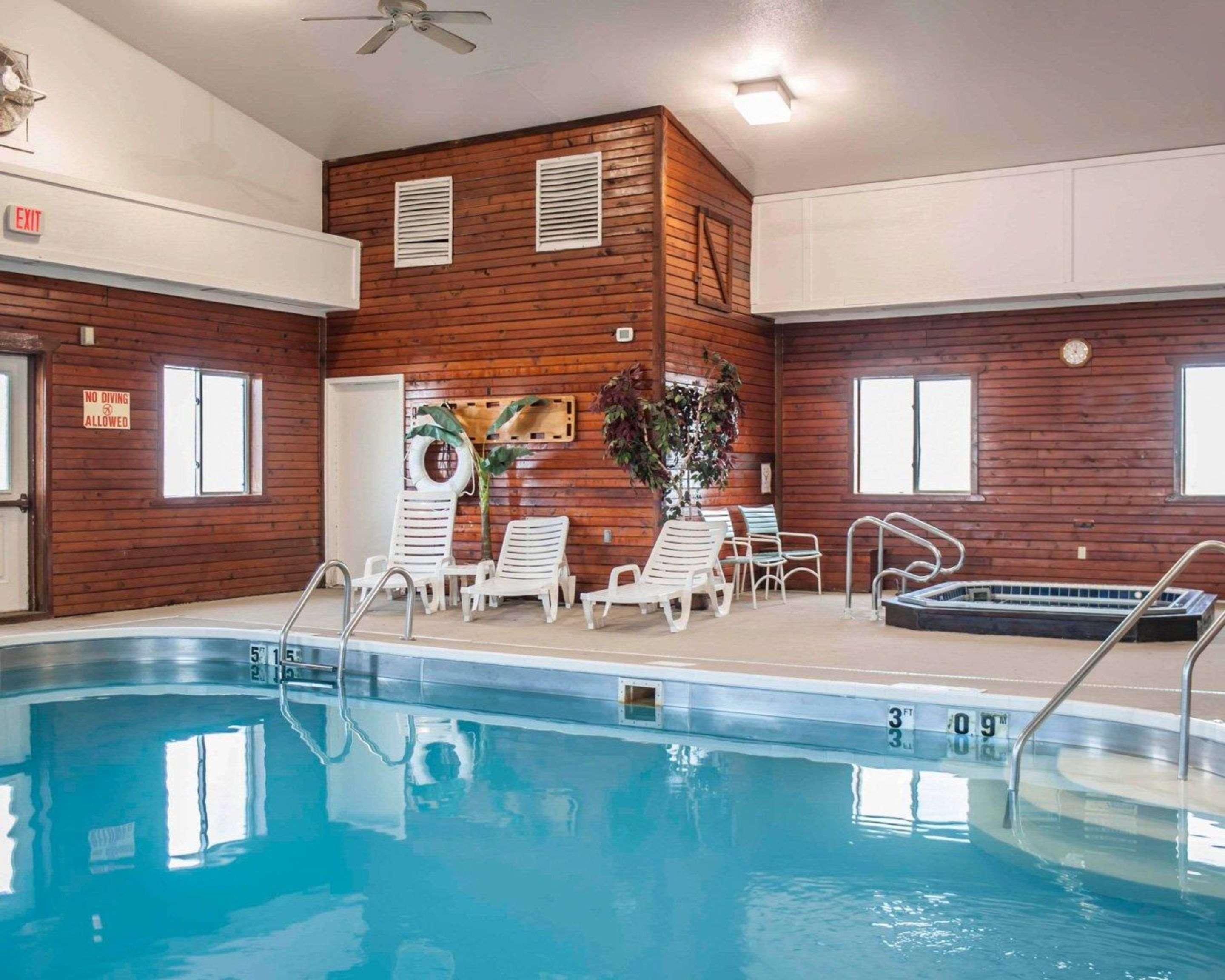 Quality Inn & Suites Boonville - Columbia Extérieur photo