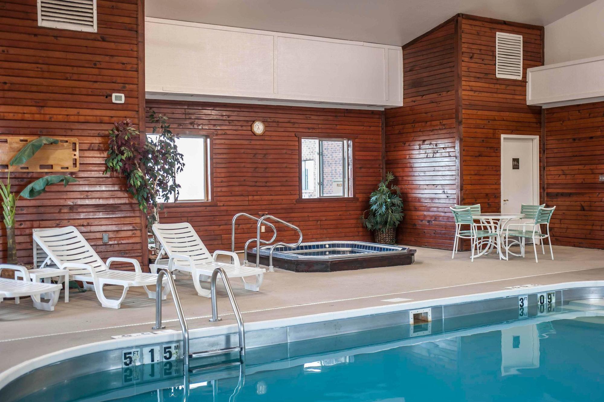 Quality Inn & Suites Boonville - Columbia Extérieur photo