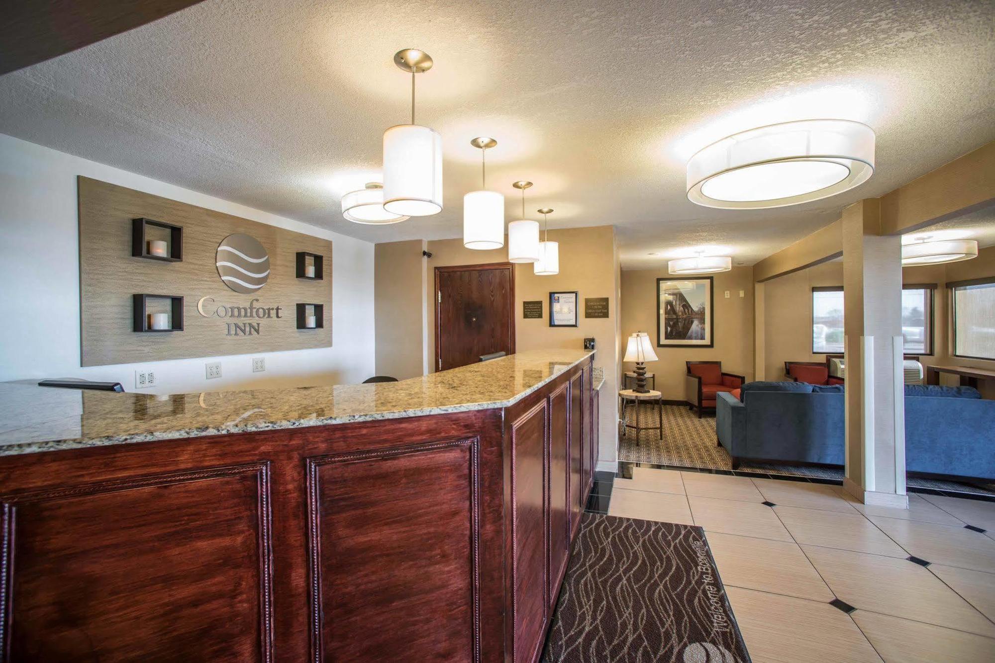 Quality Inn & Suites Boonville - Columbia Extérieur photo