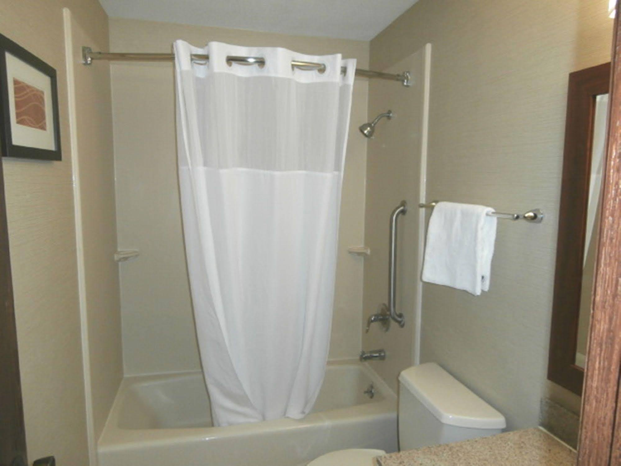 Quality Inn & Suites Boonville - Columbia Extérieur photo